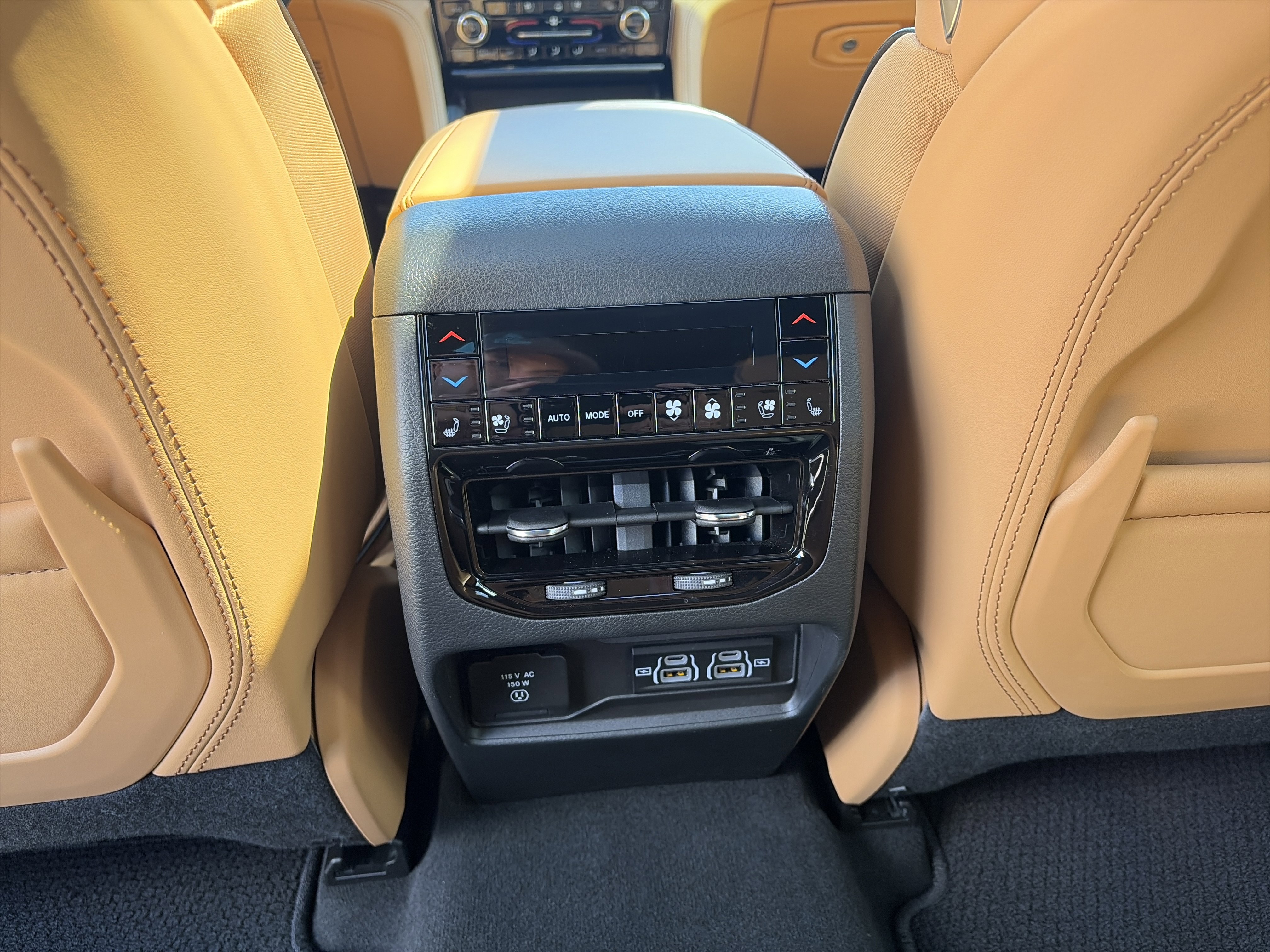 Used 2025 Jeep Grand Cherokee Summit AWD/4WD image 28