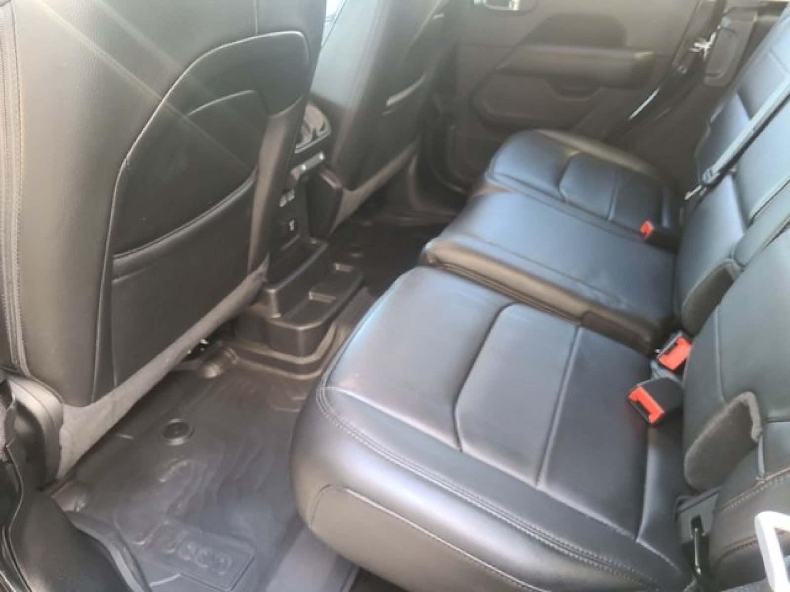 Used 2023 Jeep Wrangler Unlimited Sahara AWD/4WD image 31