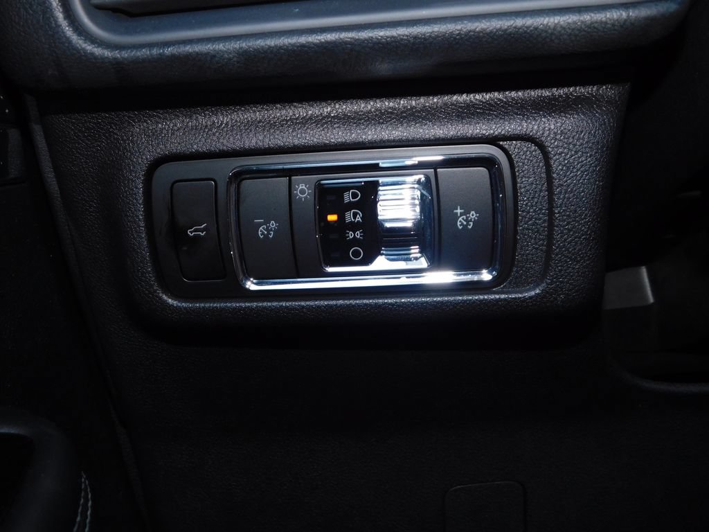 Used 2023 Lincoln Corsair FWD image 27