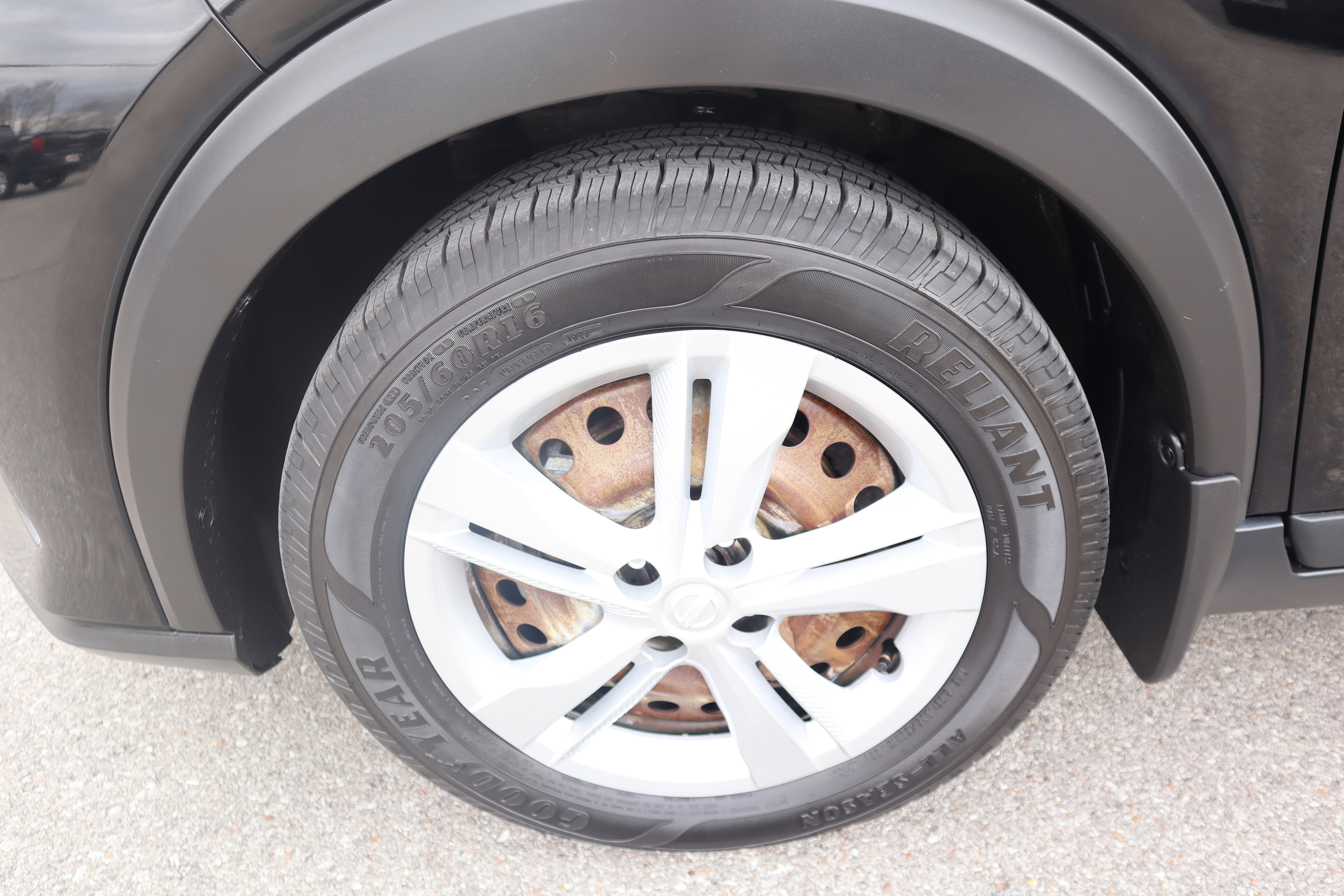 Used 2022 Nissan Kicks S image 11