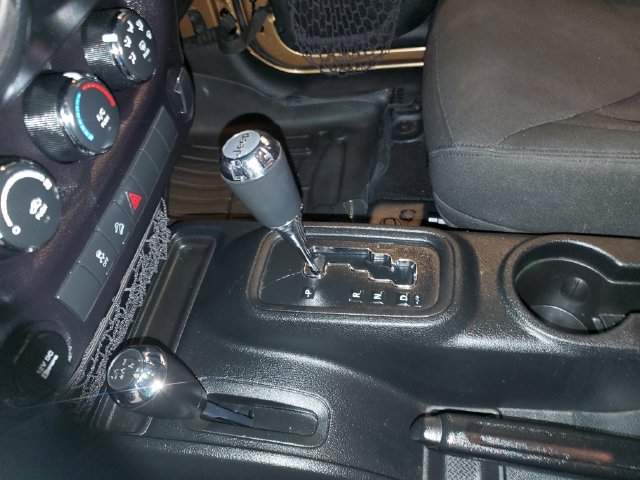 Used 2015 Jeep Wrangler Unlimited Sport w/ Connectivity Group AWD/4WD image 25