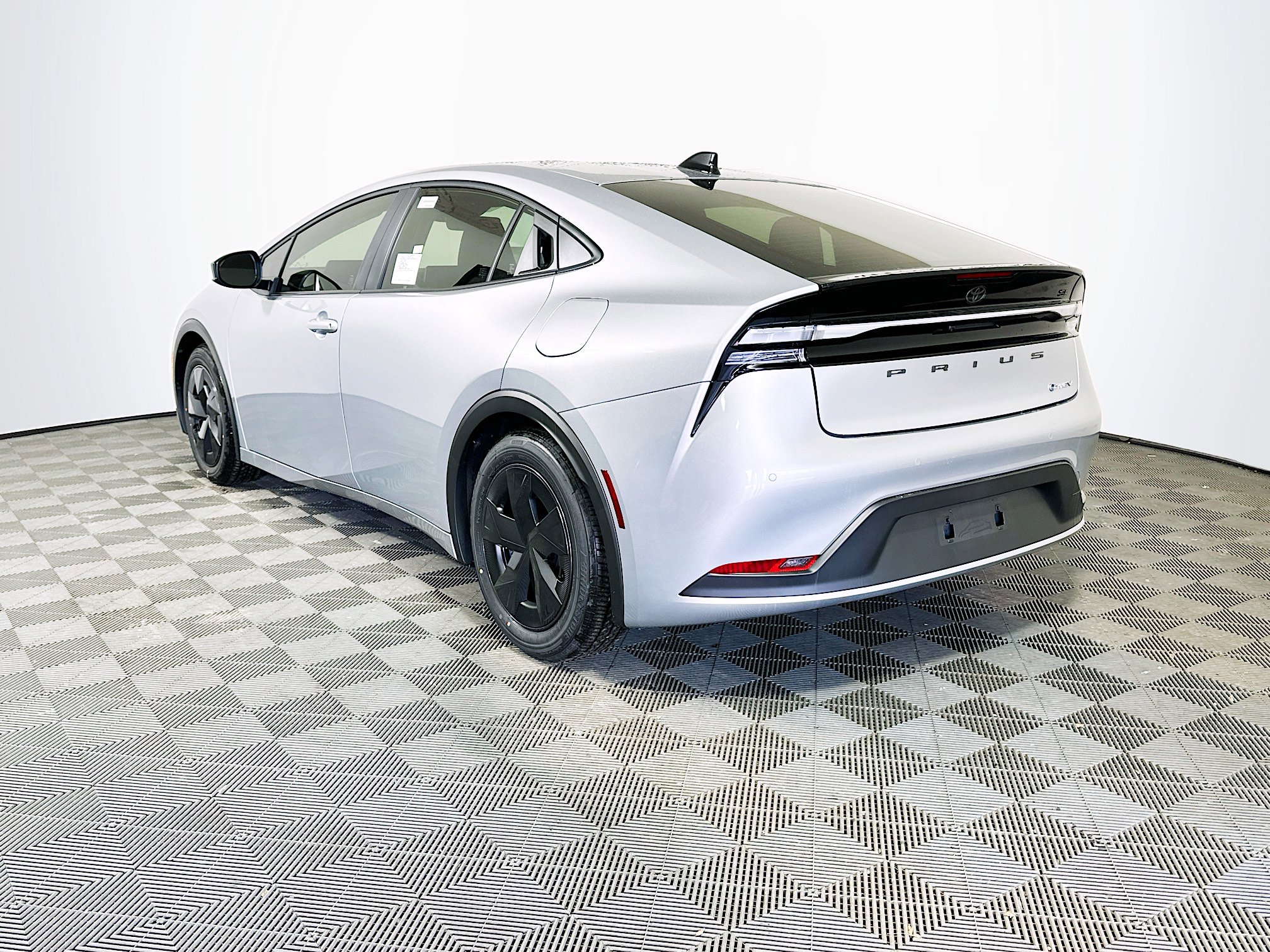 New 2026 Toyota Prius Plug-In Hybrid image 5