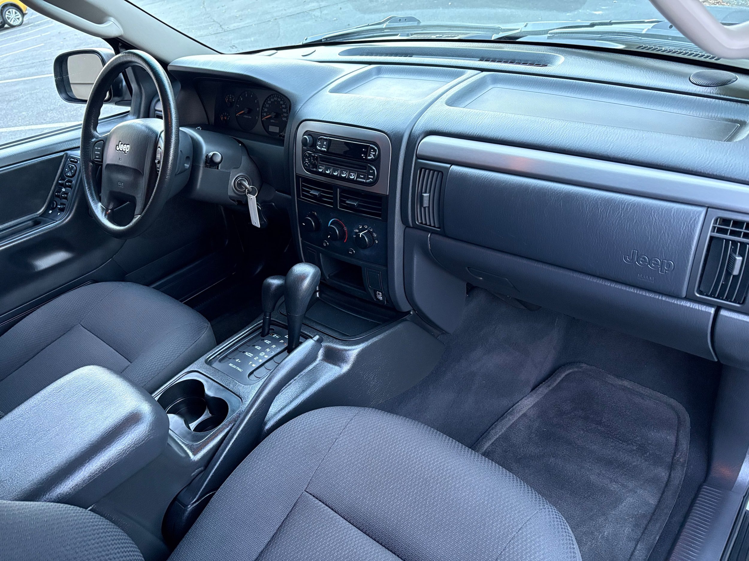 Used 2004 Jeep Grand Cherokee Laredo w/ Convenience Group AWD/4WD image 34