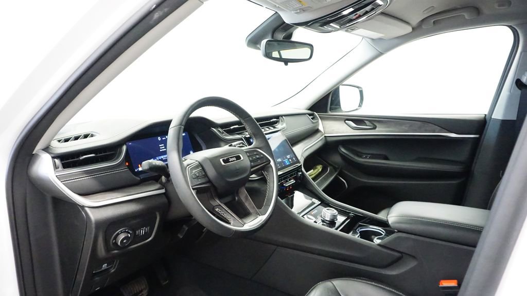 Certified 2023 Jeep Grand Cherokee Limited w/ Black Appearance Package image 23