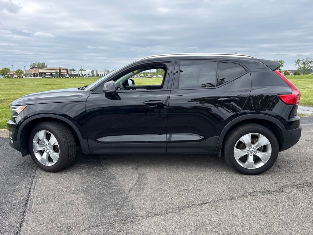Used 2022 Volvo XC40 T5 Momentum AWD/4WD image 6