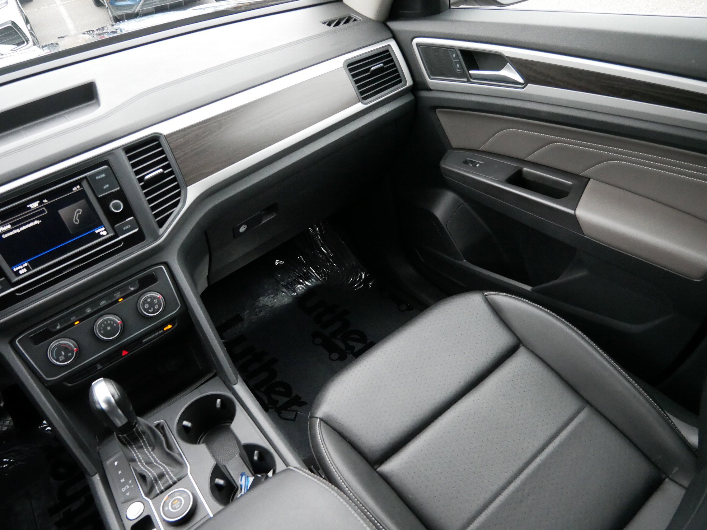 Certified 2022 Volkswagen Atlas SE image 11