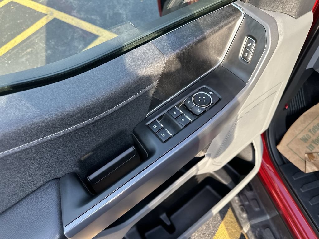 Used 2025 Ford F150 Lightning XLT AWD/4WD image 15