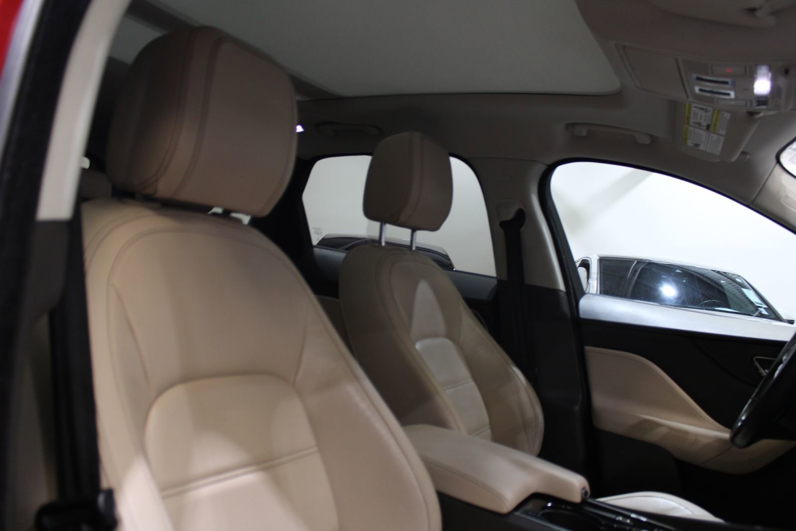 Used 2017 Jaguar F-PACE Prestige image 21