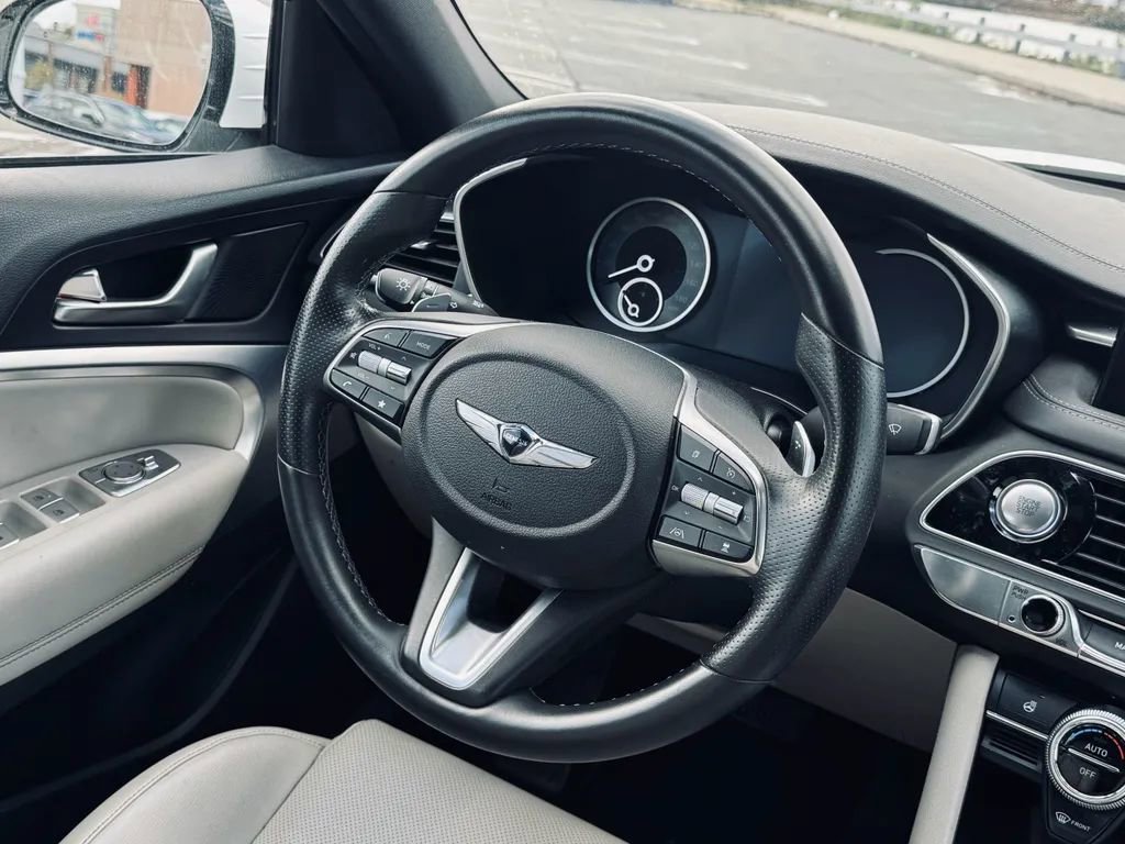 Used 2023 Genesis G70 2.0T image 11