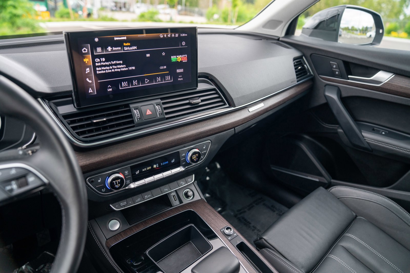 Used 2021 Audi Q5 e Premium Plus w/ Premium Plus Package AWD/4WD image 15