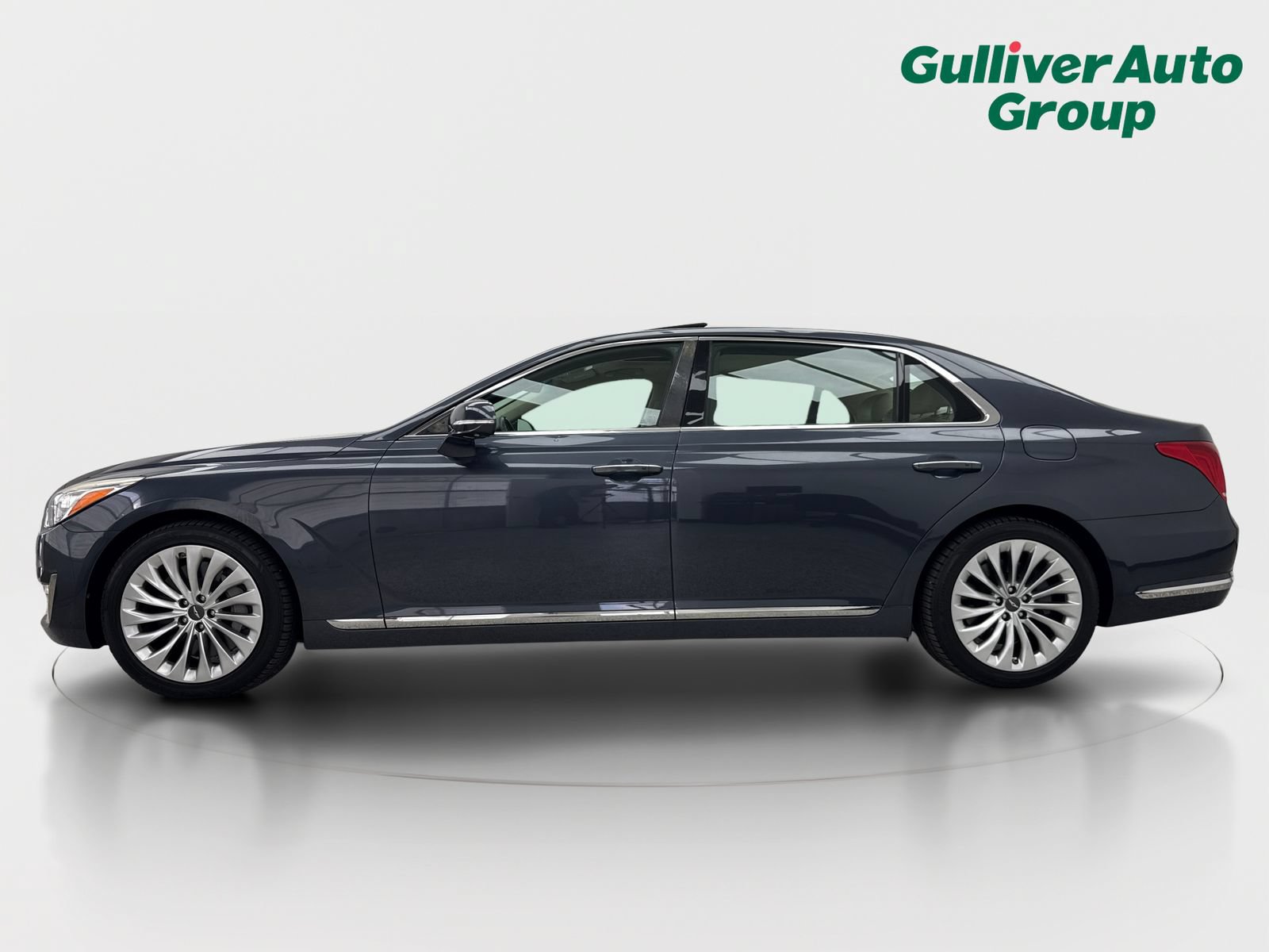 Used 2017 Genesis G90 3.3T Premium RWD image 3