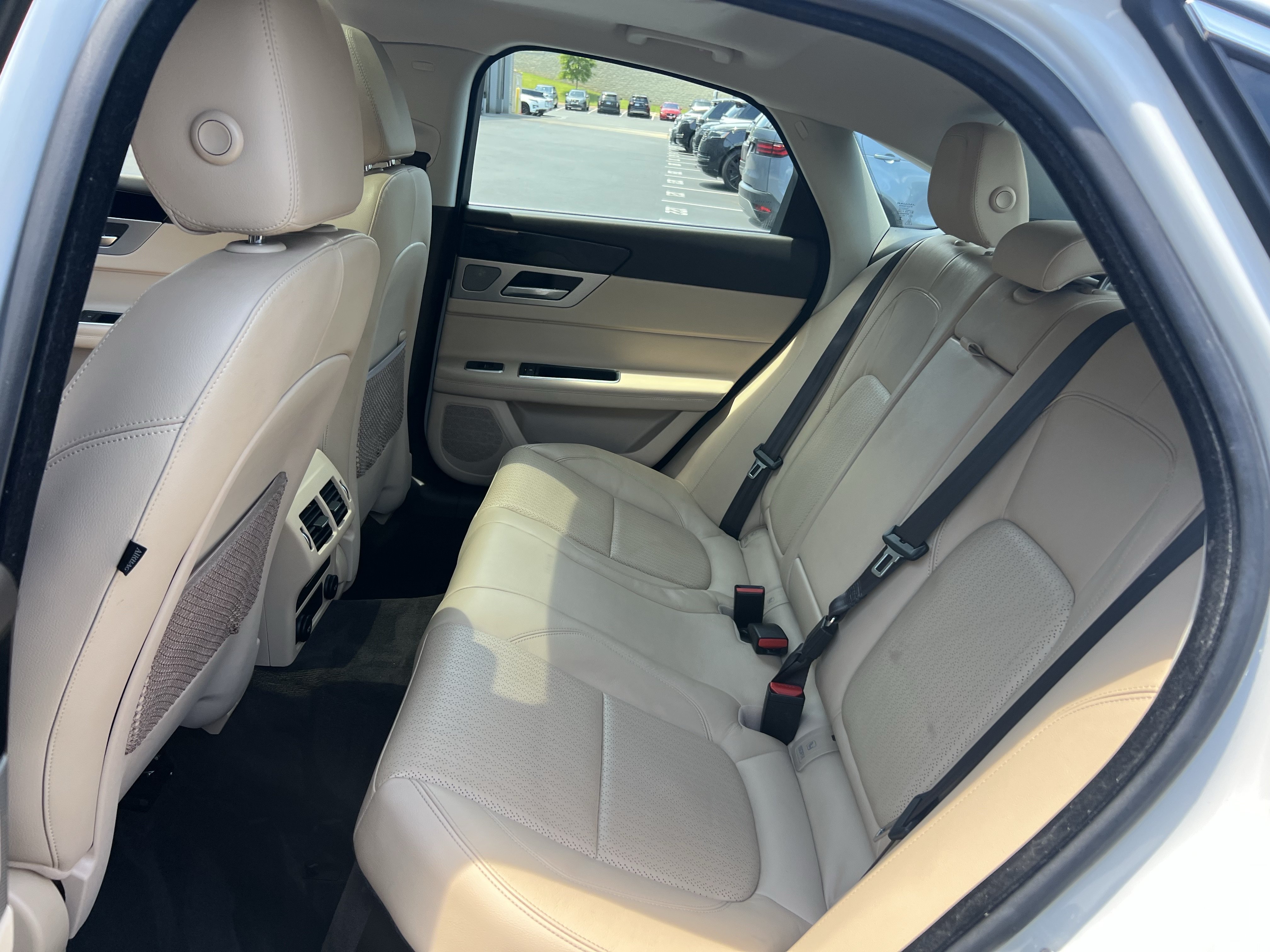 Used 2017 Jaguar XF Prestige RWD image 32