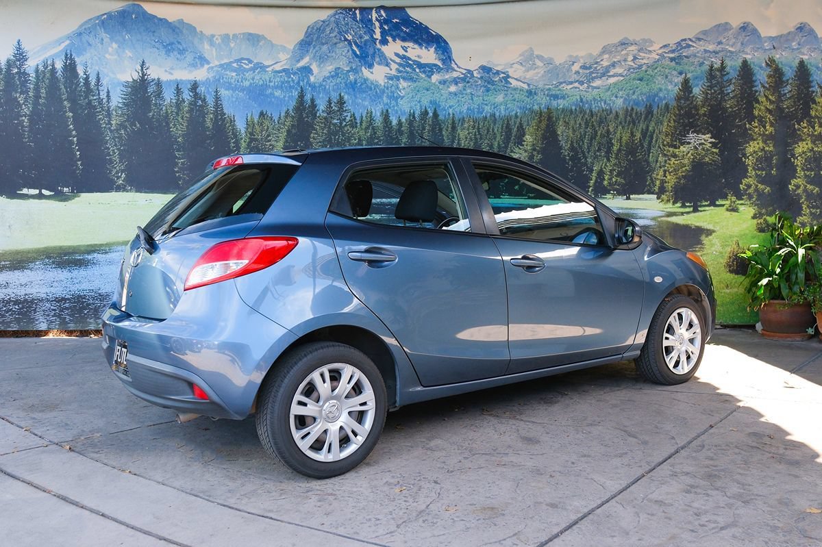Used 2014 MAZDA MAZDA2 Sport FWD image 6
