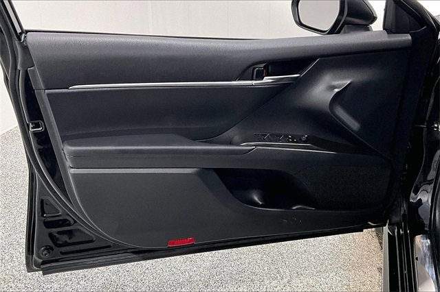 Used 2024 Toyota Camry SE image 21