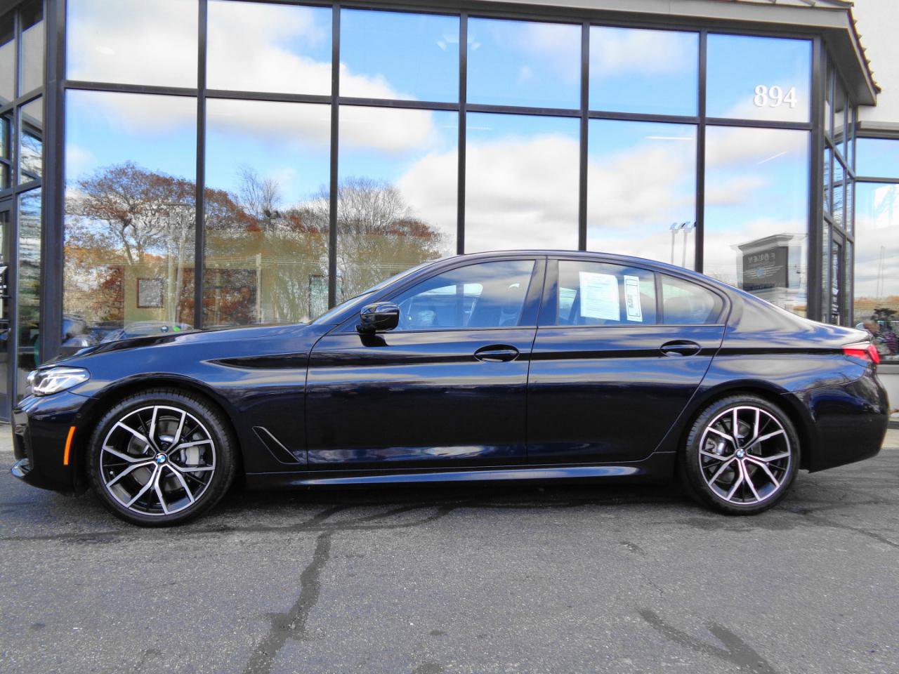 Used 2022 BMW 530i xDrive 530i xDrive Sedan w/ M Sport Package image 8