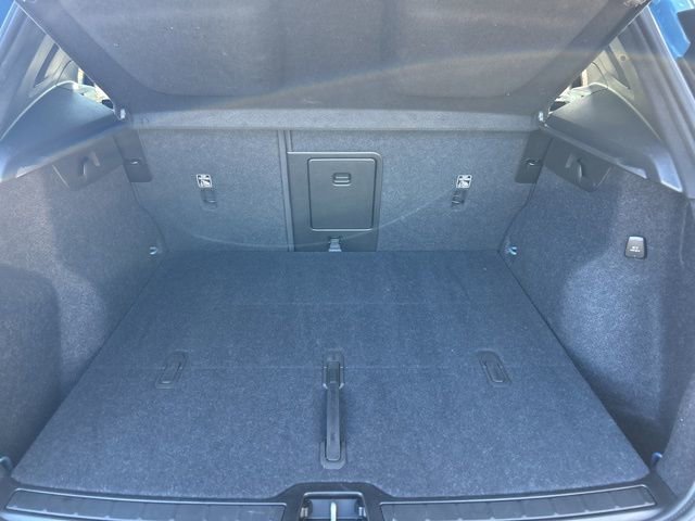 Certified 2025 Volvo XC40 B5 Plus image 11