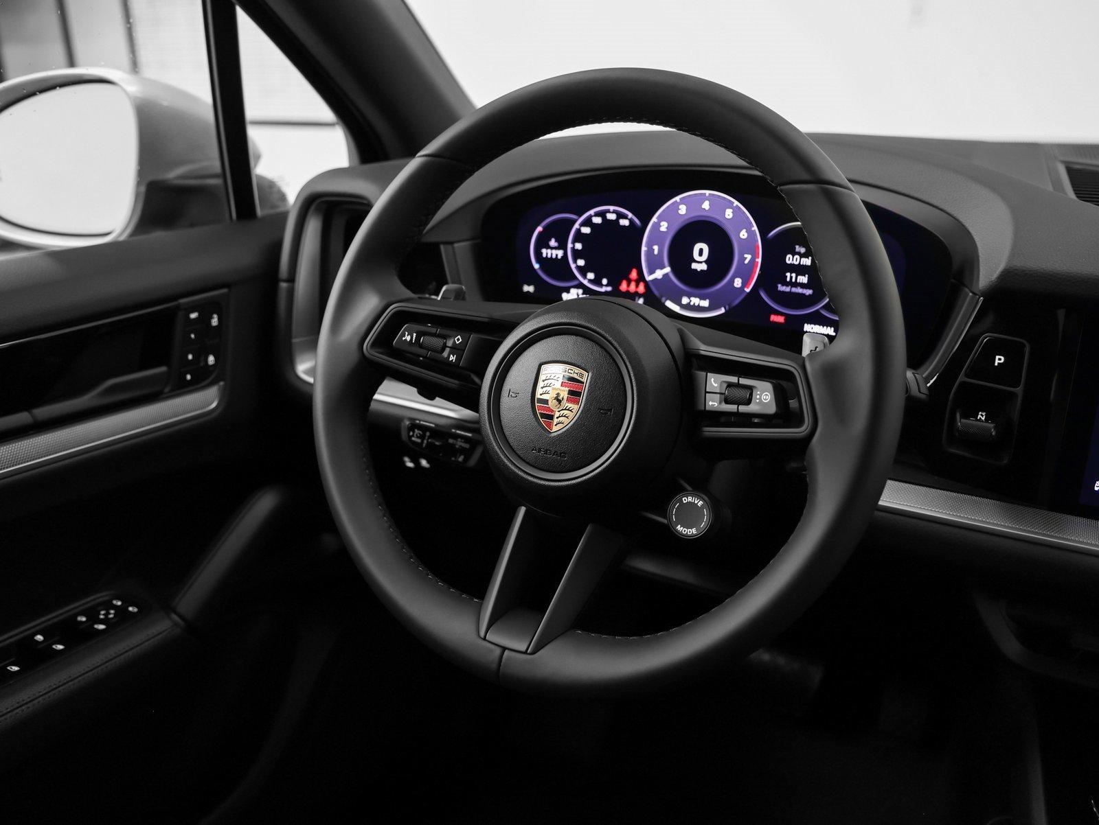 Used 2025 Porsche Cayenne image 28