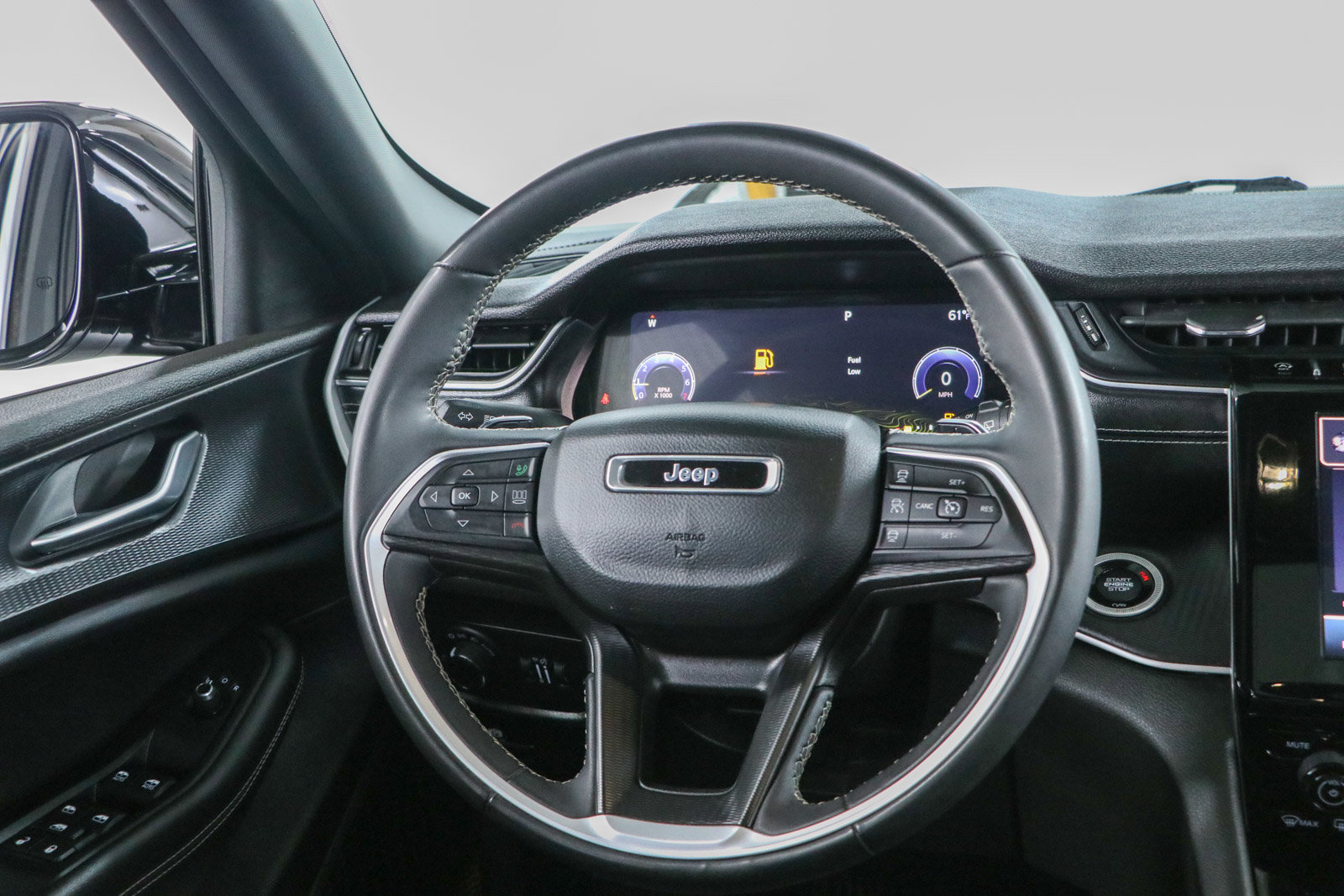 Used 2023 Jeep Grand Cherokee Altitude AWD/4WD image 12