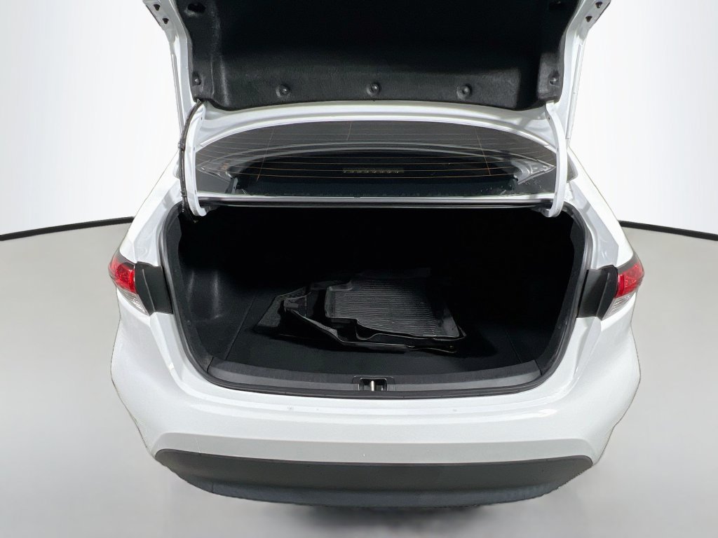 Used 2025 Toyota Corolla LE FWD image 29
