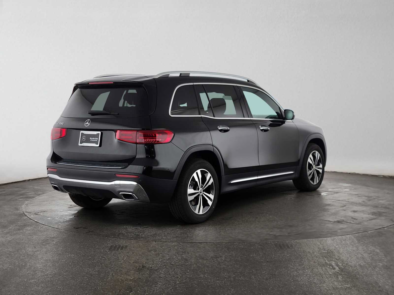 New 2026 Mercedes-Benz GLB 250 image 3