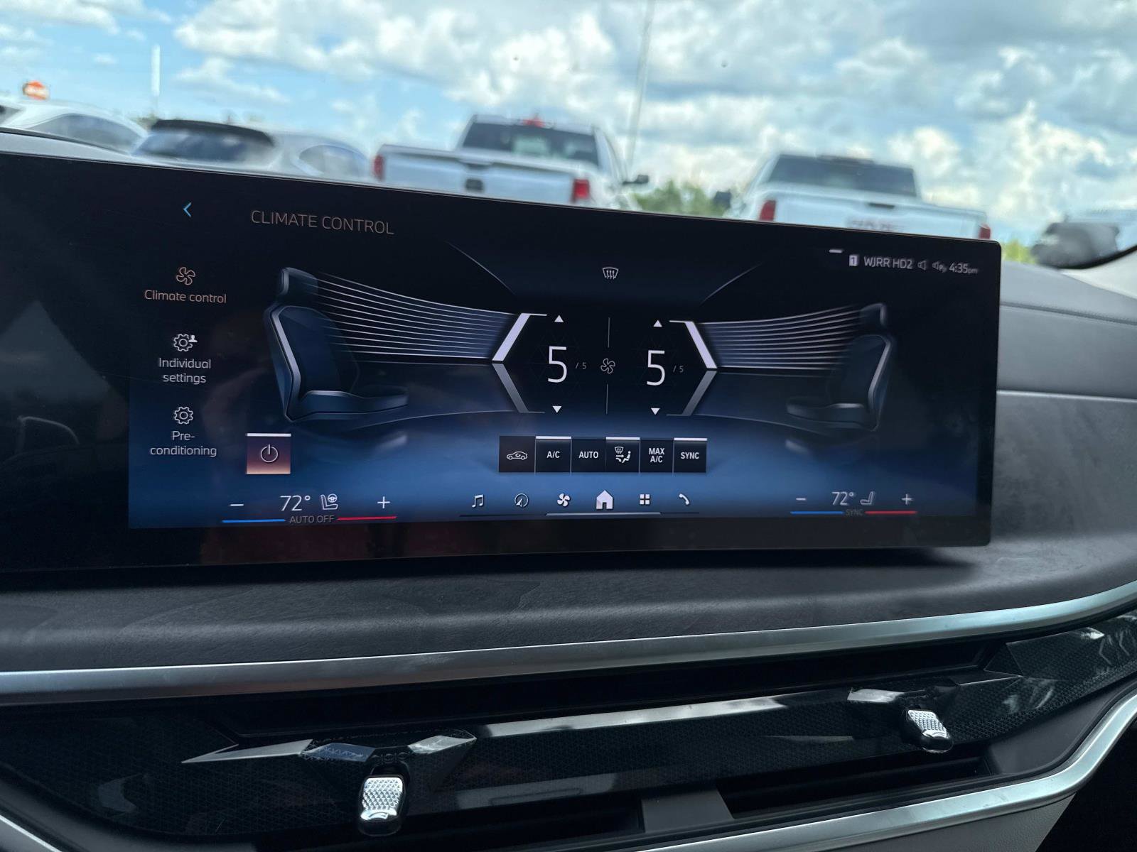 Certified 2025 BMW X7 xDrive40i w/ Premium Package image 25