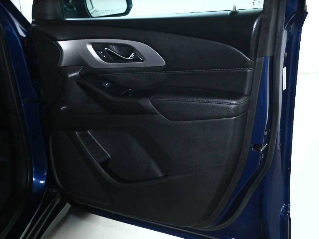Used 2023 Chevrolet Traverse LT image 32