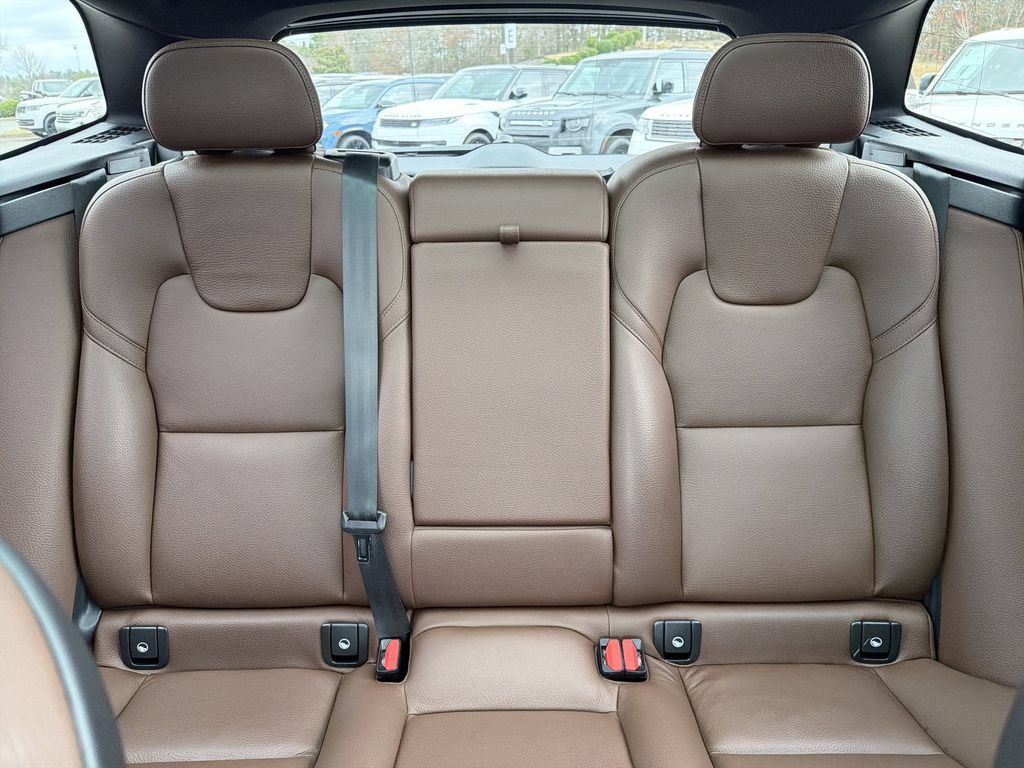 Used 2023 Volvo XC60 T8 Plus AWD/4WD image 30