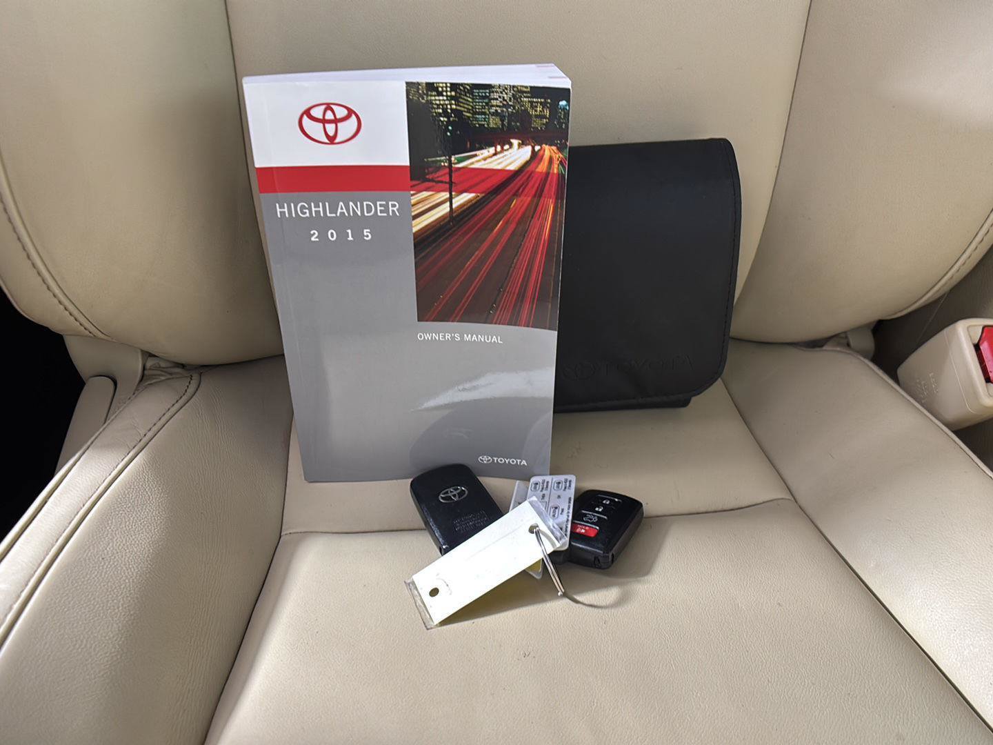 Used 2015 Toyota Highlander XLE AWD/4WD image 25