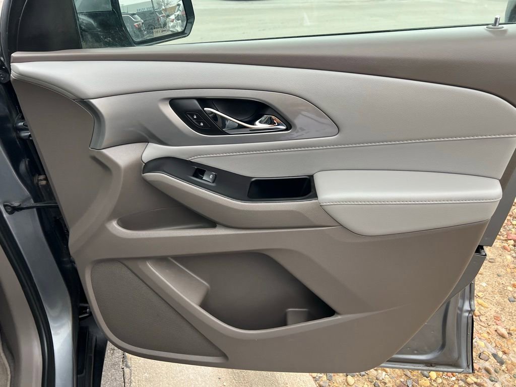 Used 2020 Chevrolet Traverse LT image 27
