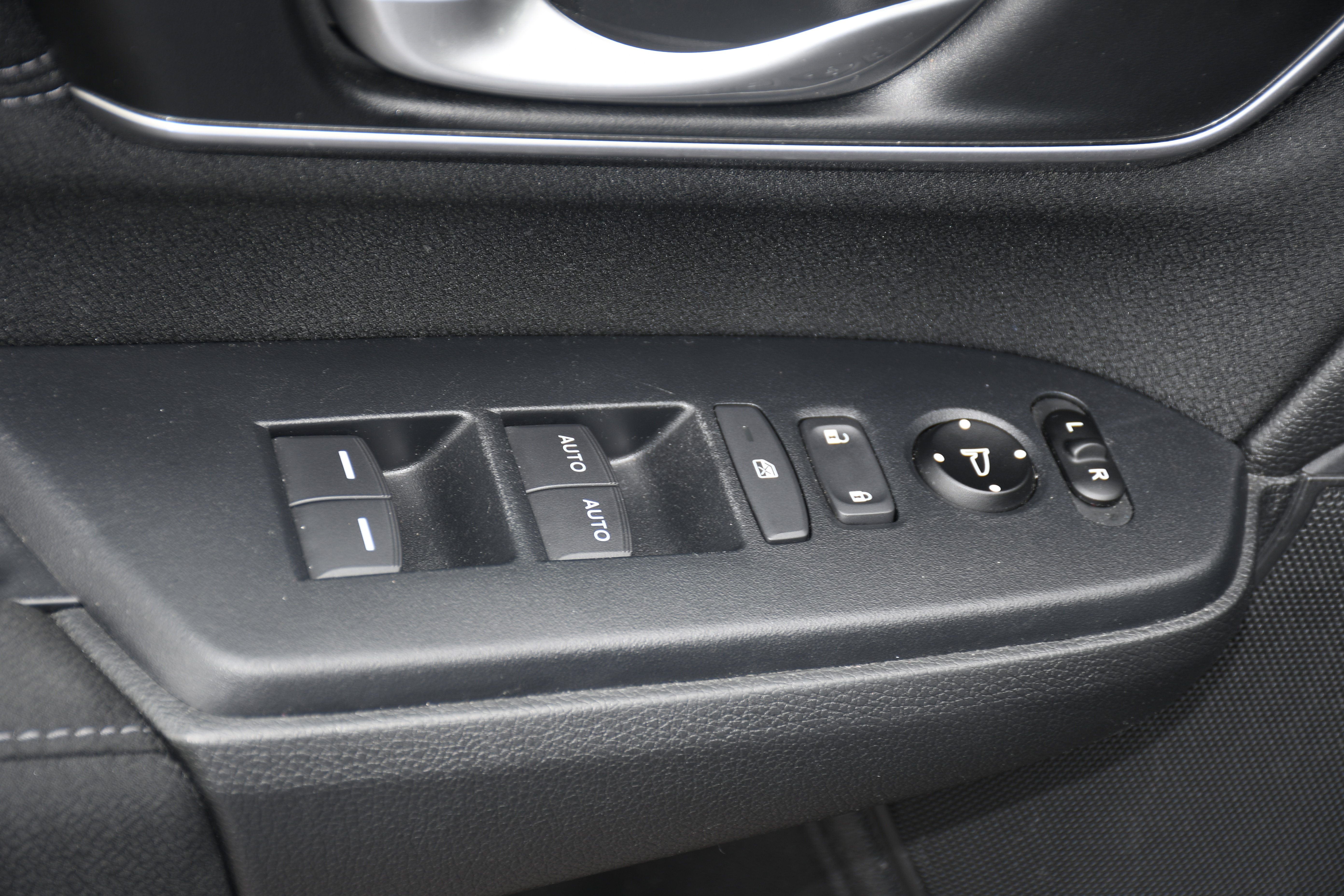 Used 2019 Honda CR-V EX image 11