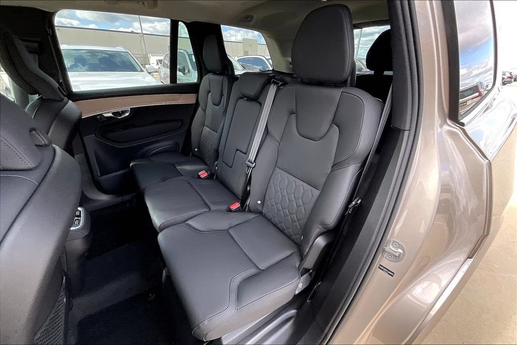 New 2026 Volvo XC90 B5 Plus w/ Protection Package Premier AWD/4WD image 19