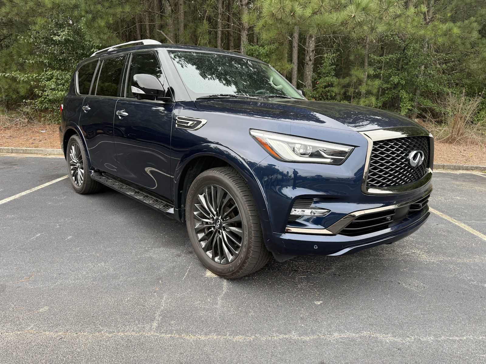 Used 2023 INFINITI QX80 Premium Select w/ All-Season Package RWD image 2