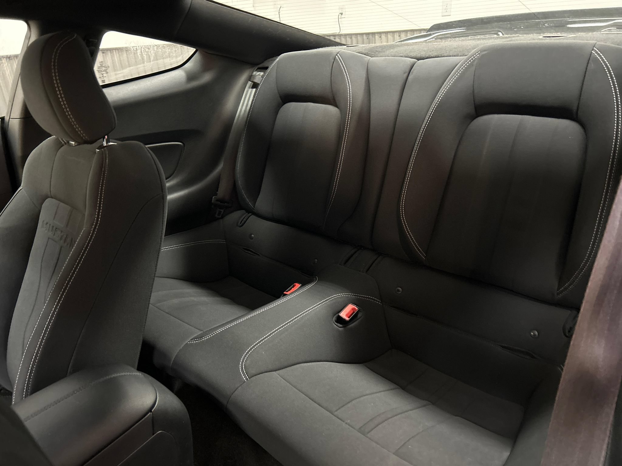 Used 2018 Ford Mustang Coupe RWD image 9