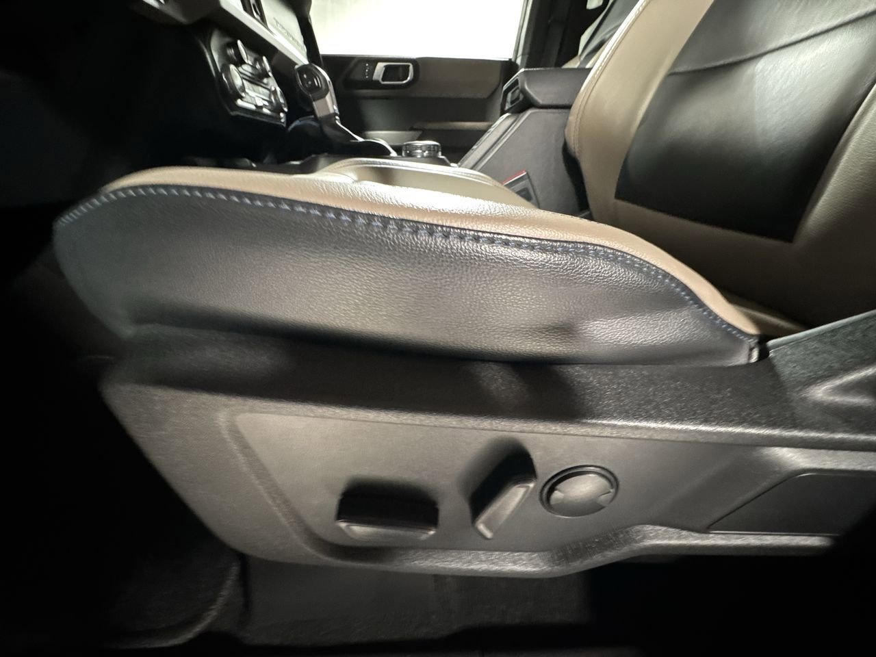 Used 2023 Ford Bronco Wildtrak image 18