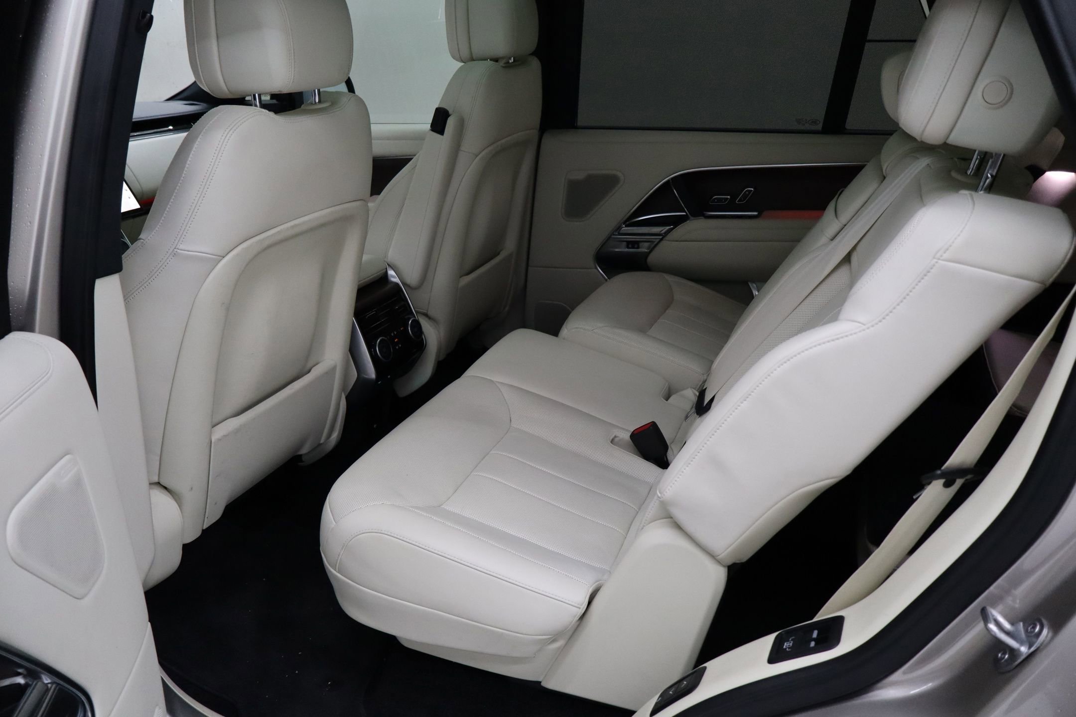 Used 2022 Land Rover Range Rover Long Wheelbase SE image 25