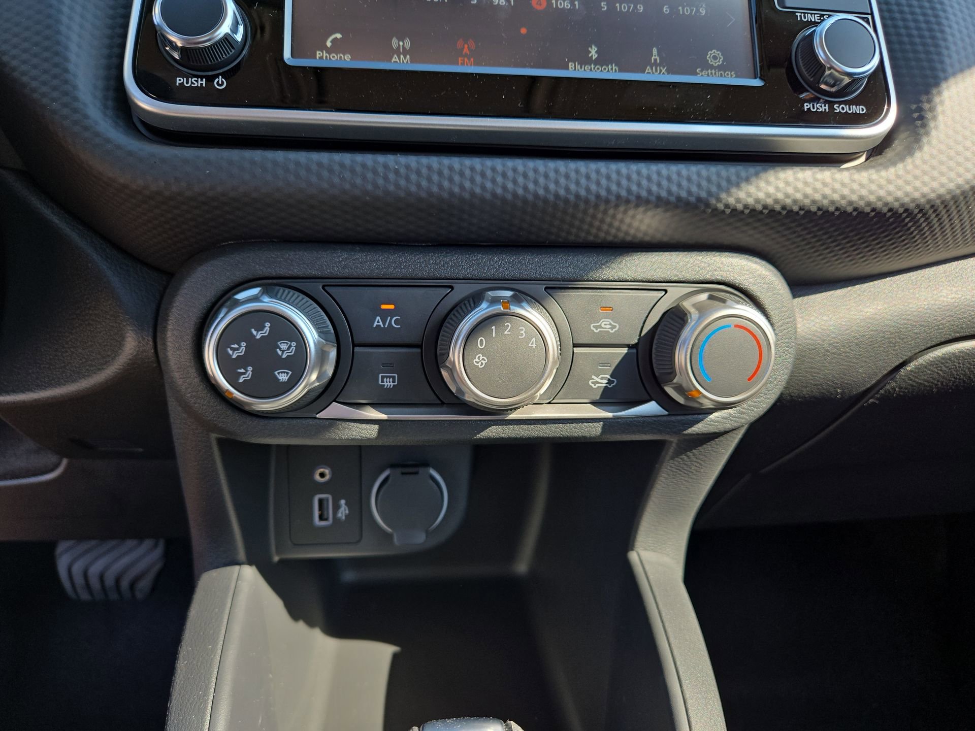 New 2025 Nissan Kicks Play S image 28