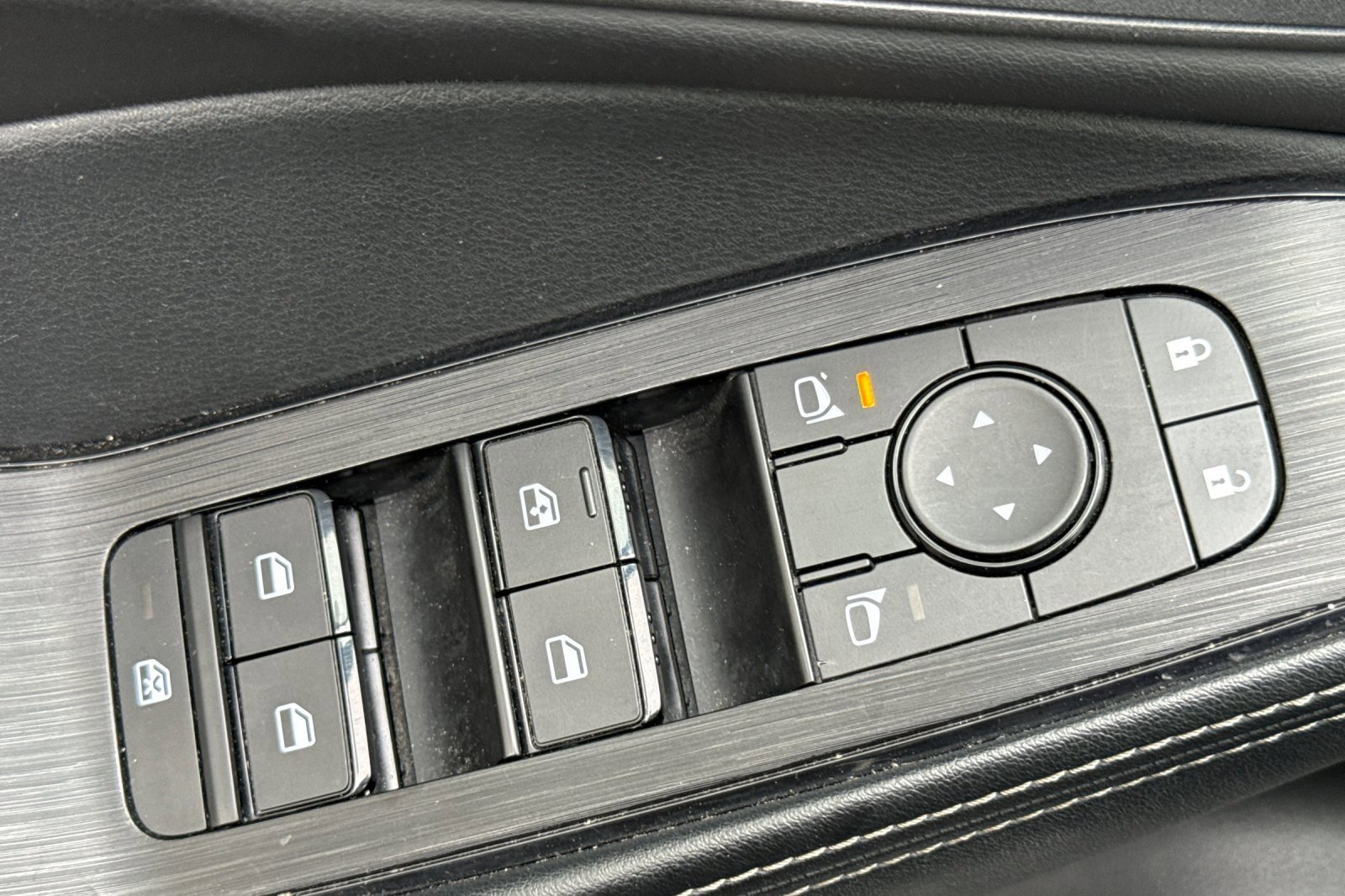 Used 2024 Nissan Rogue SV image 12