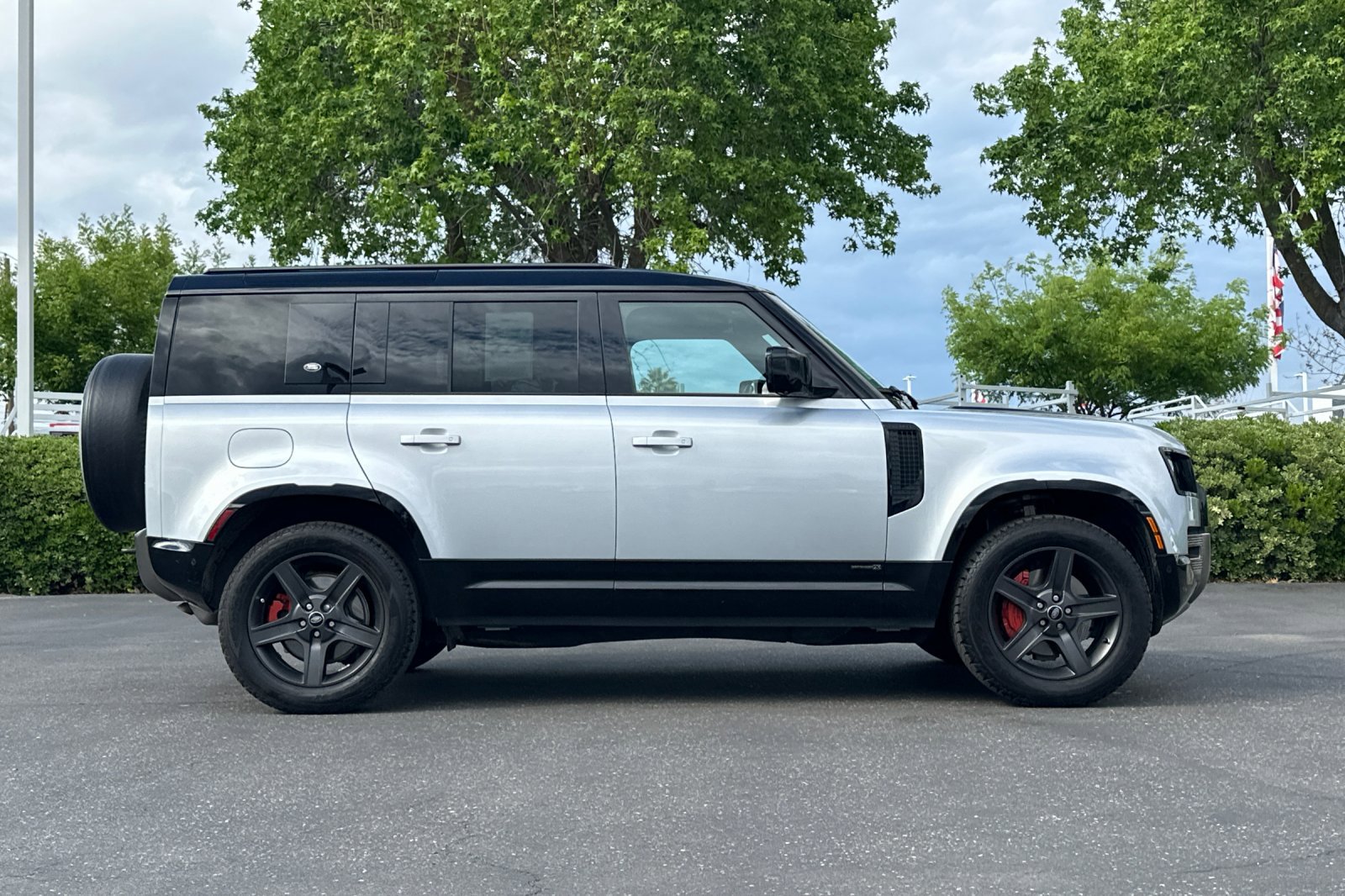 Used 2022 Land Rover Defender 110 X image 3