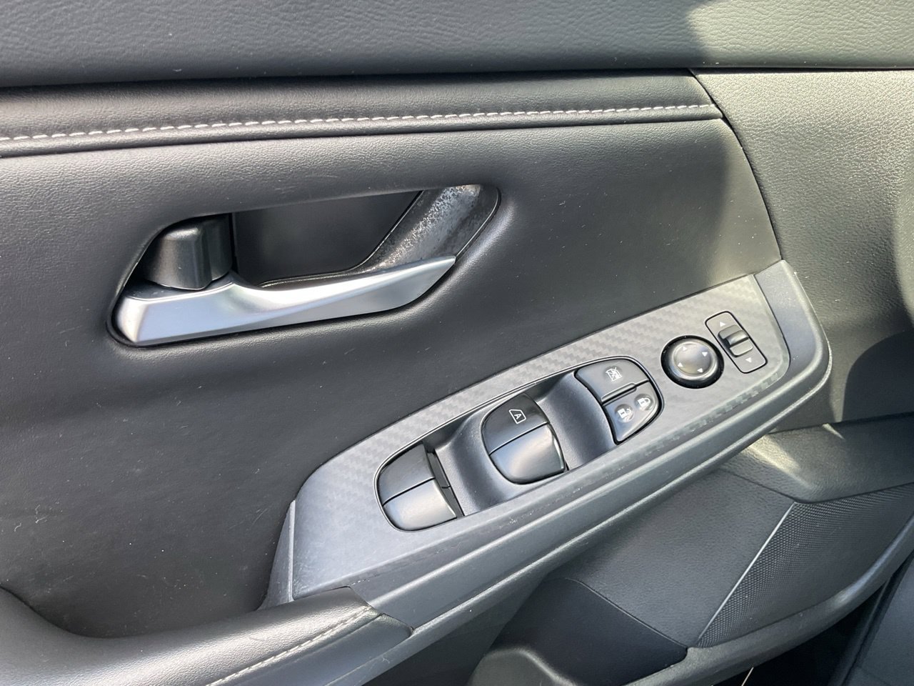 Used 2025 Nissan Sentra SV FWD image 17