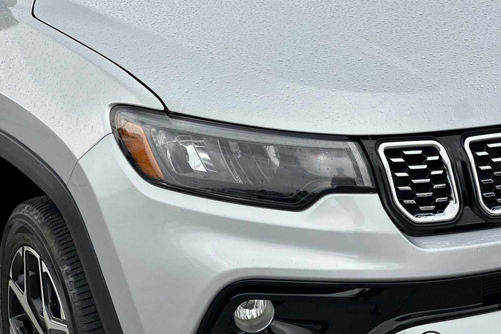 Used 2025 Jeep Compass Limited image 10