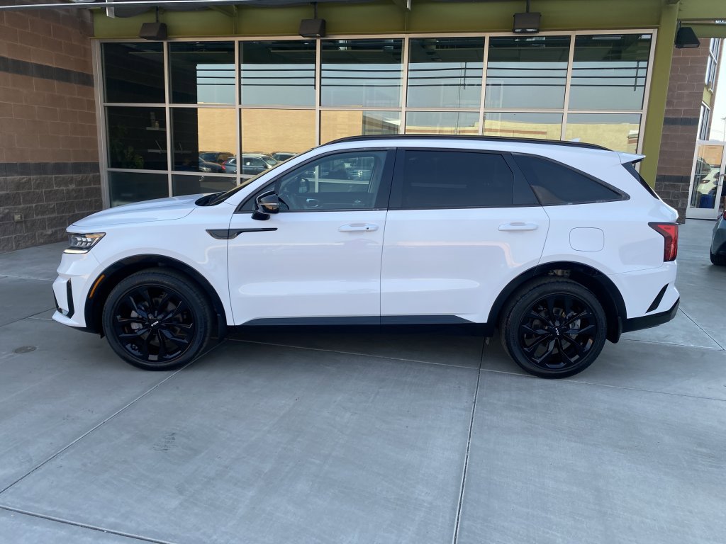 Used 2022 Kia Sorento SX image 2