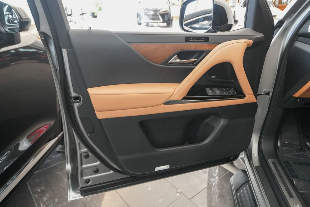 New 2026 Lexus LX 700h Luxury image 8