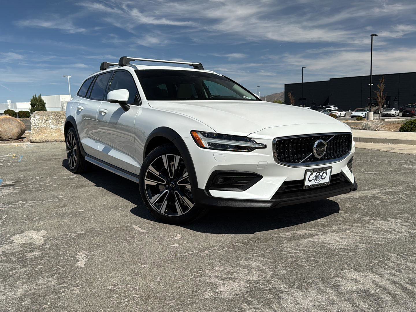 Certified 2025 Volvo V60 B5 Cross Country Ultra image 1