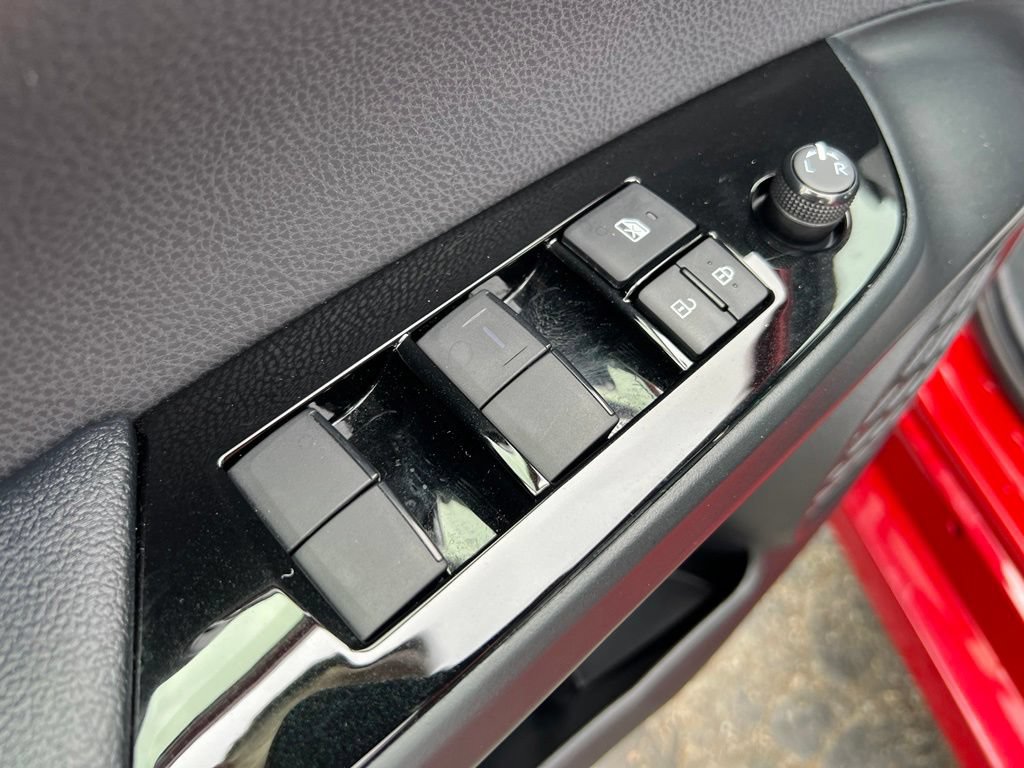 Certified 2022 Toyota Prius LE FWD image 36