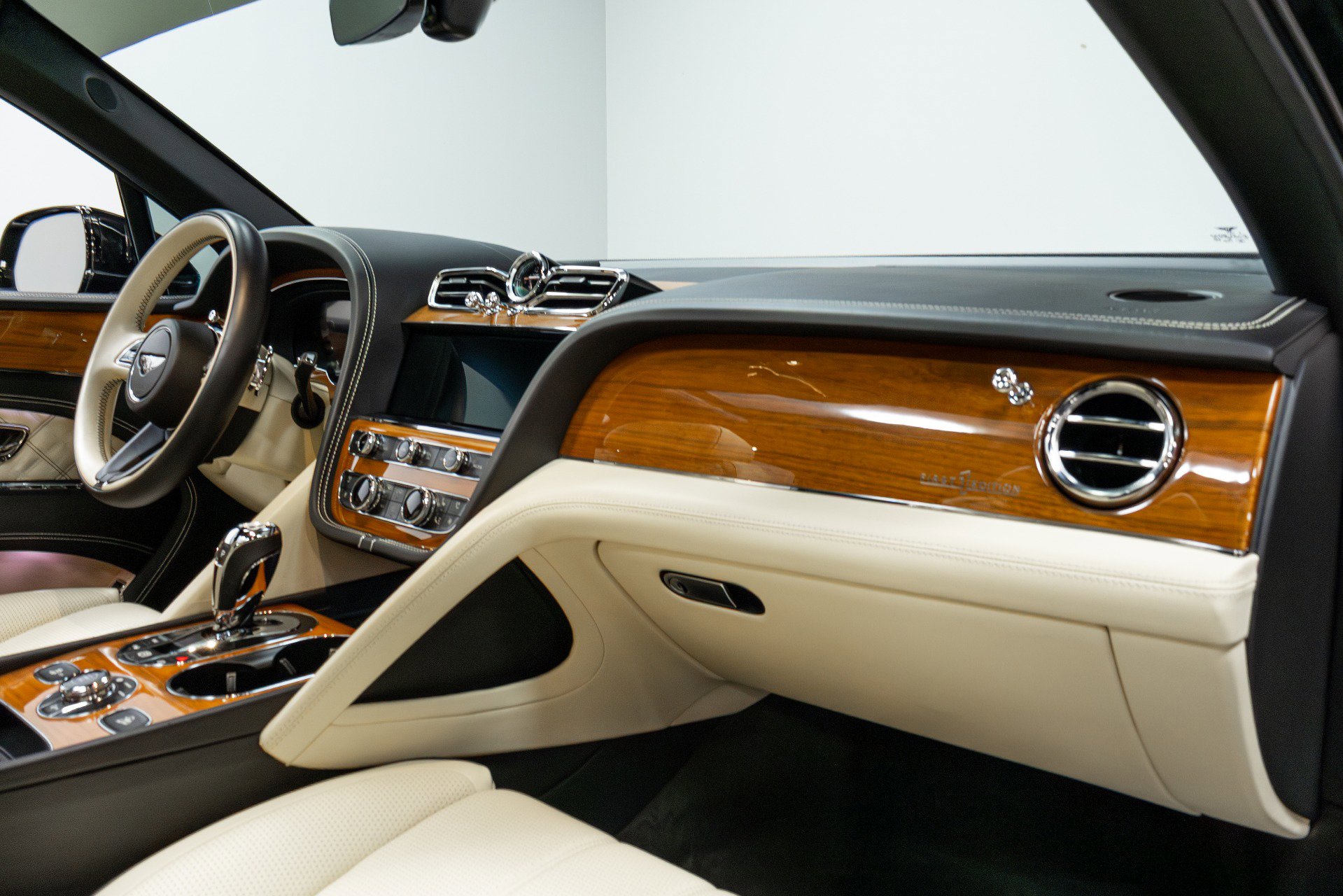 Used 2021 Bentley Bentayga w/ First Edition Specification AWD/4WD image 28