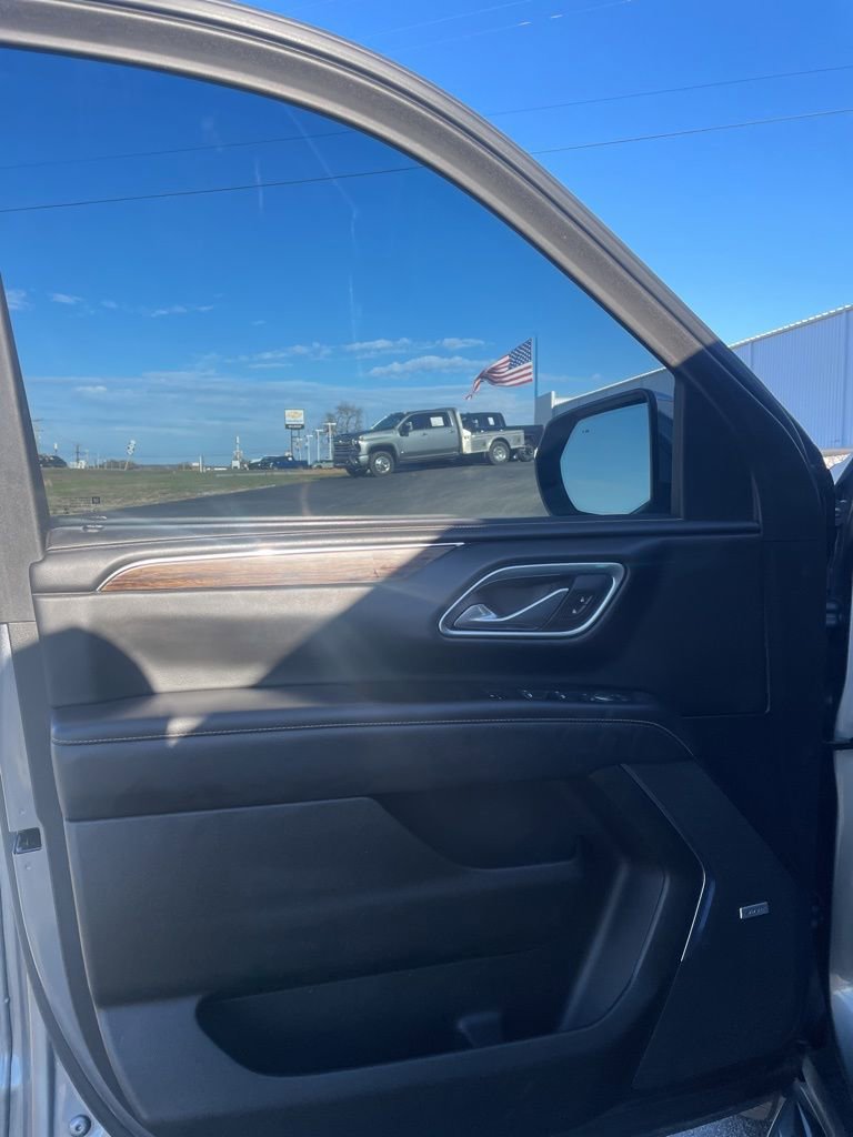 Used 2021 Chevrolet Suburban Premier w/ Premium Package image 12