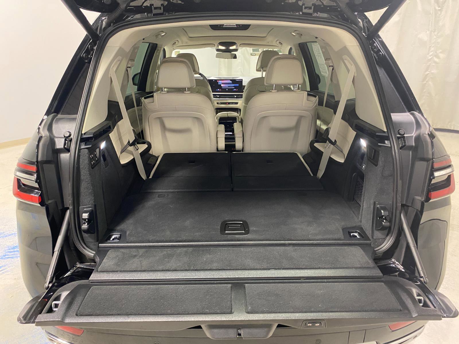 Certified 2023 BMW X7 xDrive40i w/ Climate Comfort Package image 32