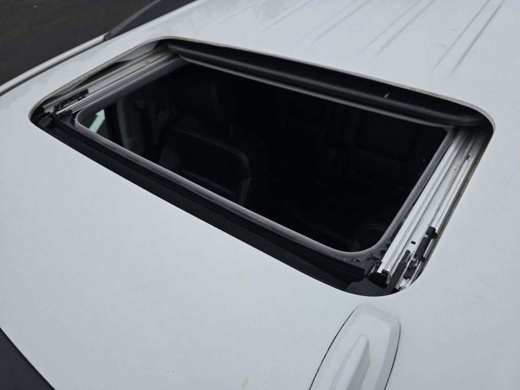 Used 2019 Chevrolet Suburban LT RWD image 3