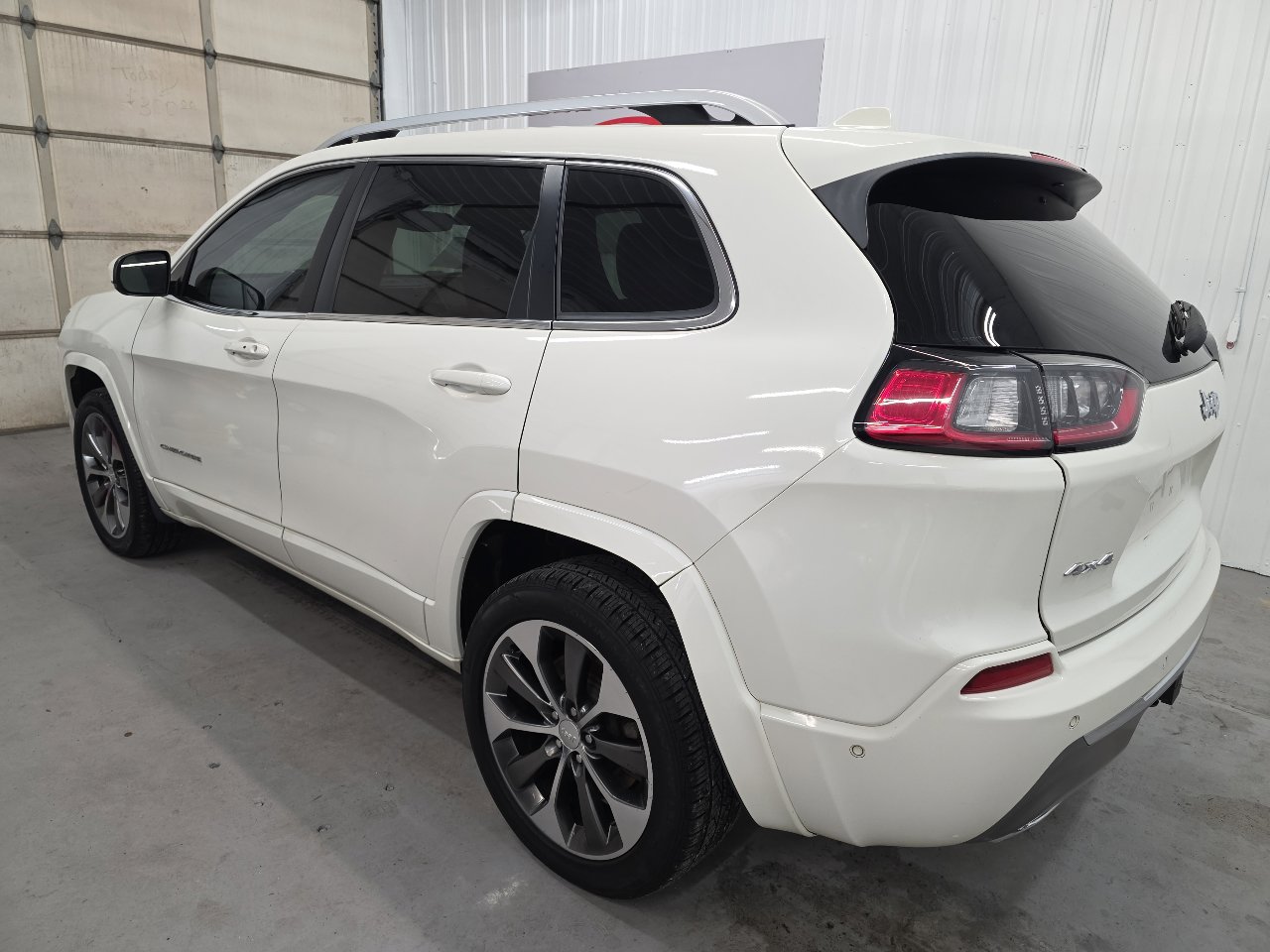 Used 2019 Jeep Cherokee Overland w/ Technology Group image 9