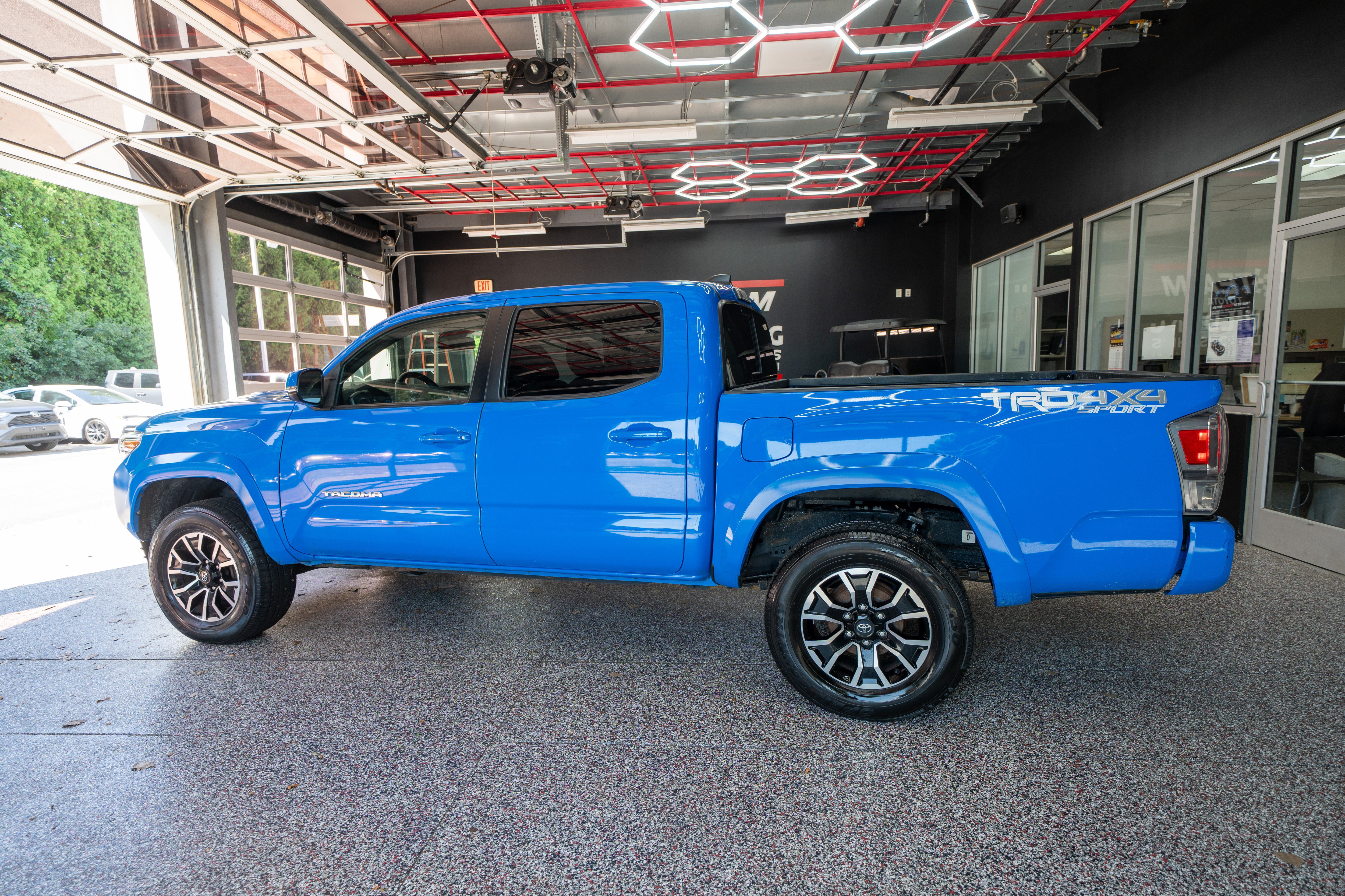 Used 2021 Toyota Tacoma TRD Sport AWD/4WD image 2
